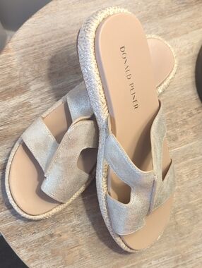 NWT Donald Pliner Metallic Sandals